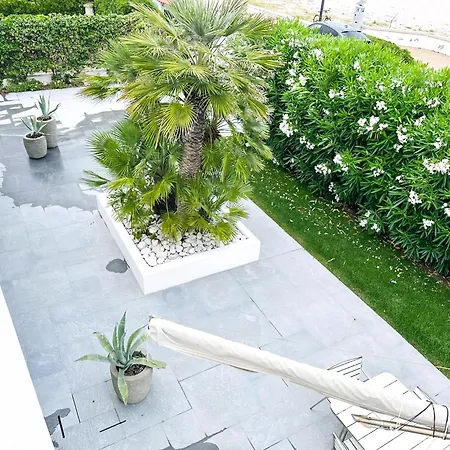 Будинок відпочинку Elegante Am Strand, Jacuzzi Und Garten
